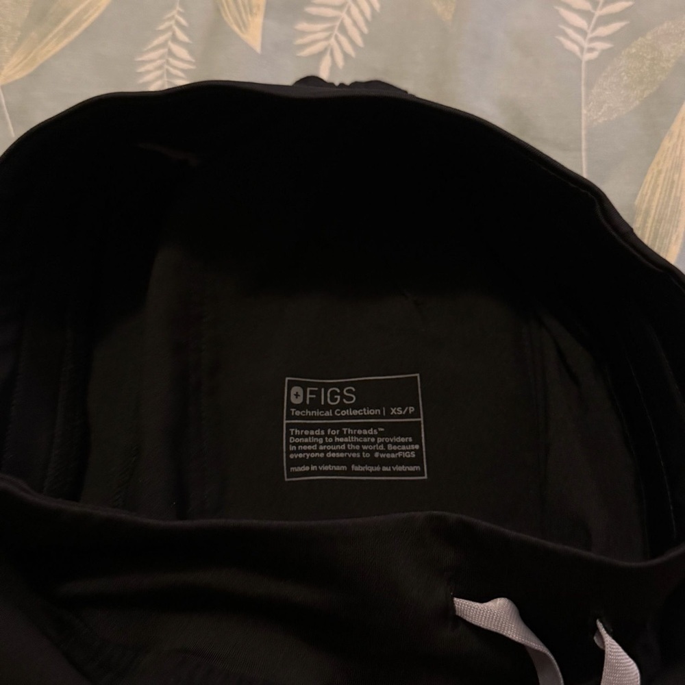 Figs Black Scrub with White Drawstring - Picture 6 of 7
